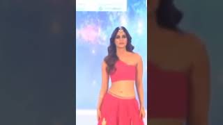 Kriti Sanon Rampwalk Status Hot Walk