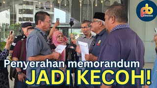 Download Lagu 🔥PANAS🔥 Sesi penyerahan memorandum ke Tabung Haji jadi KECOH, HAMPIR BERGADUH?! MP3 Download Lagu 🔥PANAS🔥 Sesi penyerahan memorandum ke Tabung Haji jadi KECOH, HAMPIR BERGADUH?! MP3