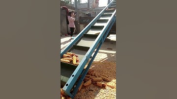 The light belt conveyor is used for loading bulk materials, with a hopper at the side.