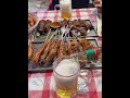 街头烧烤狂欢:与朋友浪漫的夜晚
