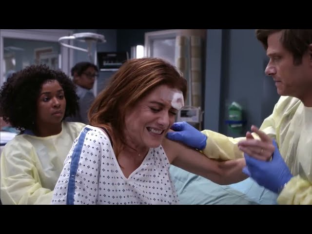 Stefania Spampinato as Carina Deluca on Grey's Anatomy 19x12 p.2 class=