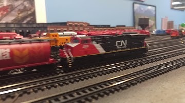 Long N Scale CN Grain Train with DPU (Spadina Yard and Union Station in N Scale)