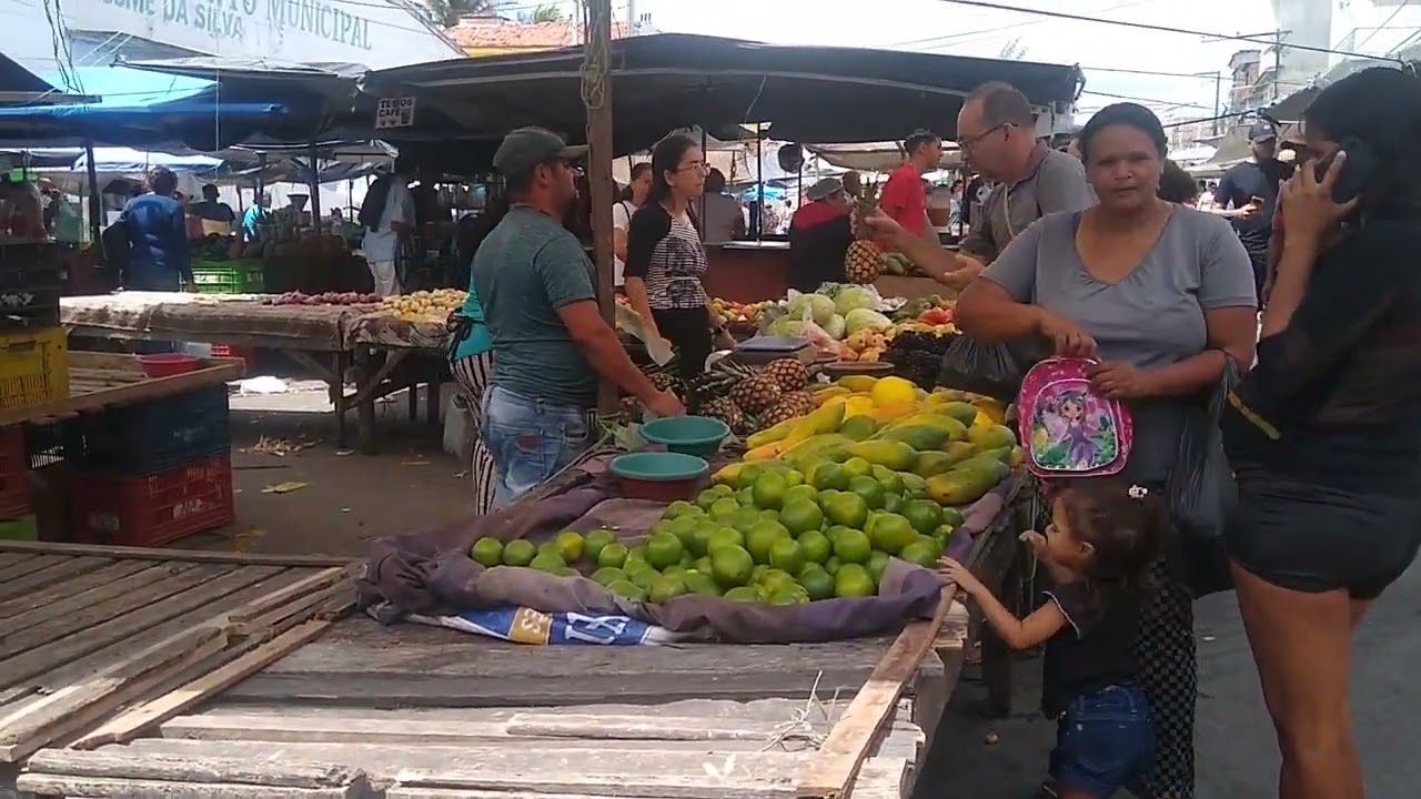No dia que a feira tinha muito caju
