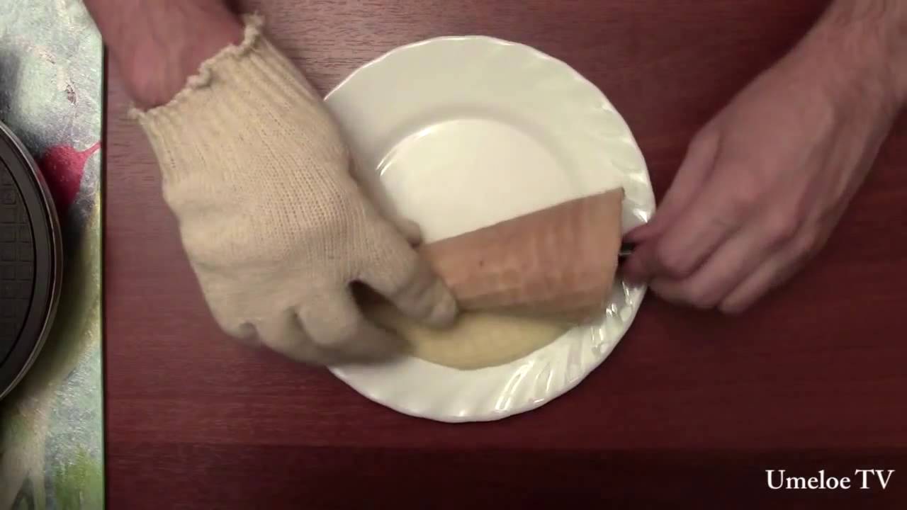 Как скрутить вафельный рожок с помощью конуса - YouTube