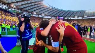 Hoàng tử francesco totti khóc trong ngày chia tay as roma