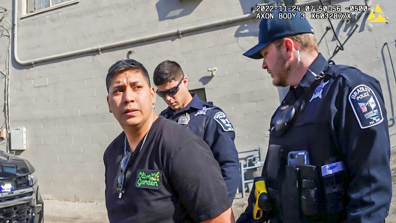 Olive Garden Worker Gets Tased After Fleeing From DUI Arrest