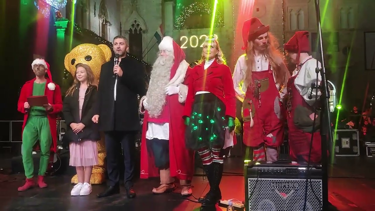 FOTO/VIDEO Zasjale lampice u Gradu, počeo je Dubrovački zimski festival 27 YouTube player