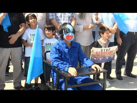 Uygur Türkleri 8. yıl dönümünde Elişku katliamını protesto etti