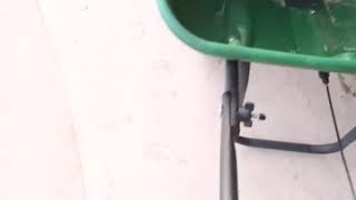 Scott's speedy Green 2000 broadcast spreader