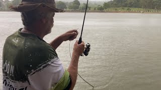 Olha só o que eu fiz com anzol automático (pesca sem isca)