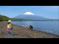 富士山と柴犬と幼女