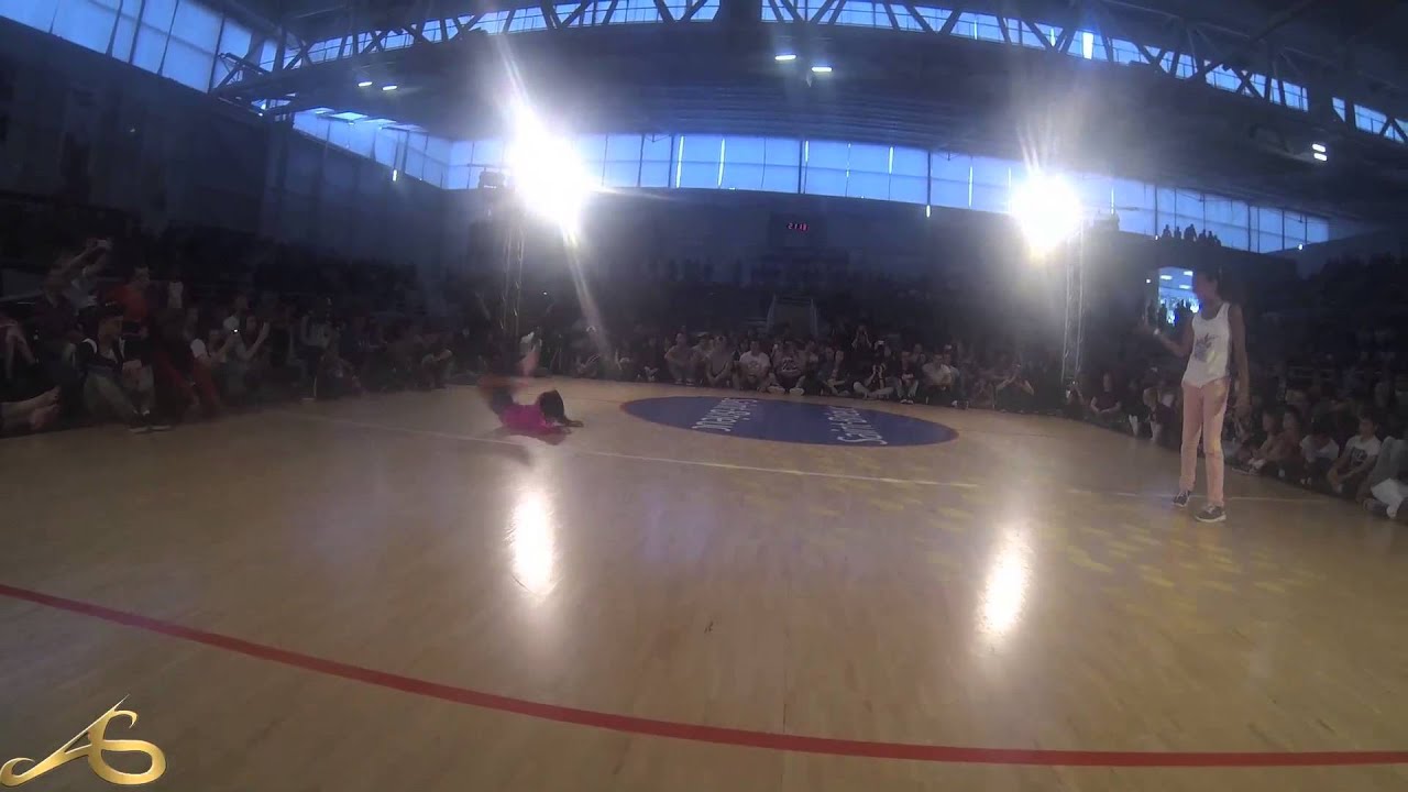 B-Girl Terra vs B-girl Carlota. Battle Unvsti 2013, Saint Brieuc