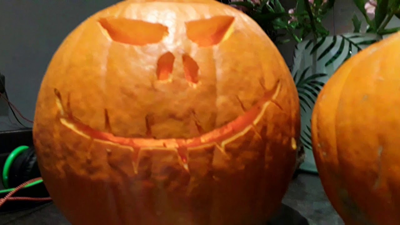 Pumpkin carving 2019 reveal (REALLY FUN) - YouTube