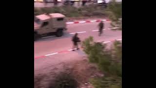 Israeli army vs Palestinian worshiper. Allahu akbar. Resimi