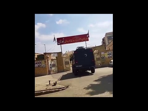 إيران الأمن يقتحم مدرسة للبنات في مدينة بوكان