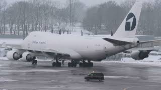 Snowy Planespotting At Hannover Airport 📸✈️❄️ -- Hannover Airport (IATA: HAJ, ICAO: EDDV) #boeing 