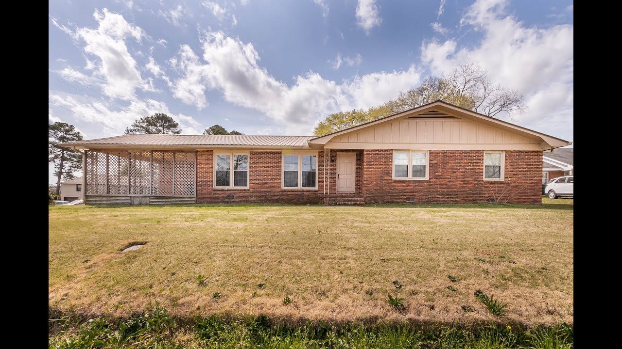 Homes for Sale in Tuscaloosa, 149280, 2100 Parkwood Drive, Danita Mims