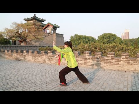 杨式太极刀 - YouTube