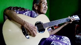 Luar Biasa Si Nenek Gitar Lagi Dengan Skil Dewa nya
