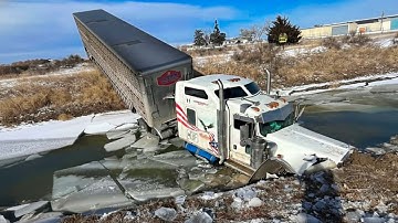 101 Dangerous Idiots Truck Fails Ever Caught on Camera! | Part 76