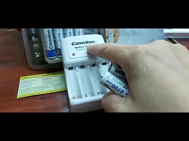 MÁY SẠC Camelion BC-1010kèm 4 pin sạc AA2700mAh 1.2v (Call 0903 352 340 - 0909 911 096)