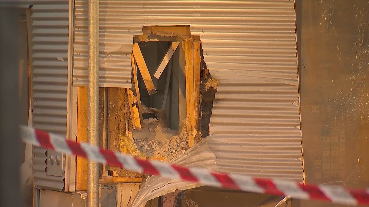 Buchs ZH: Unbekannte sprengen Bankomat