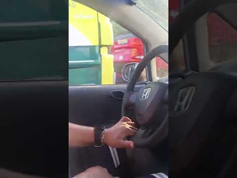 ABCD Jornal - Carro capota na Rodovia Anchieta, em São Bernardo