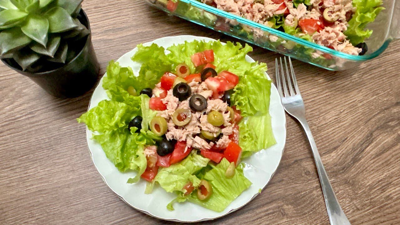 🥗🏛️ “Ensalada Mediterránea de Atún y Aceitunas, deliciosa y saludable”