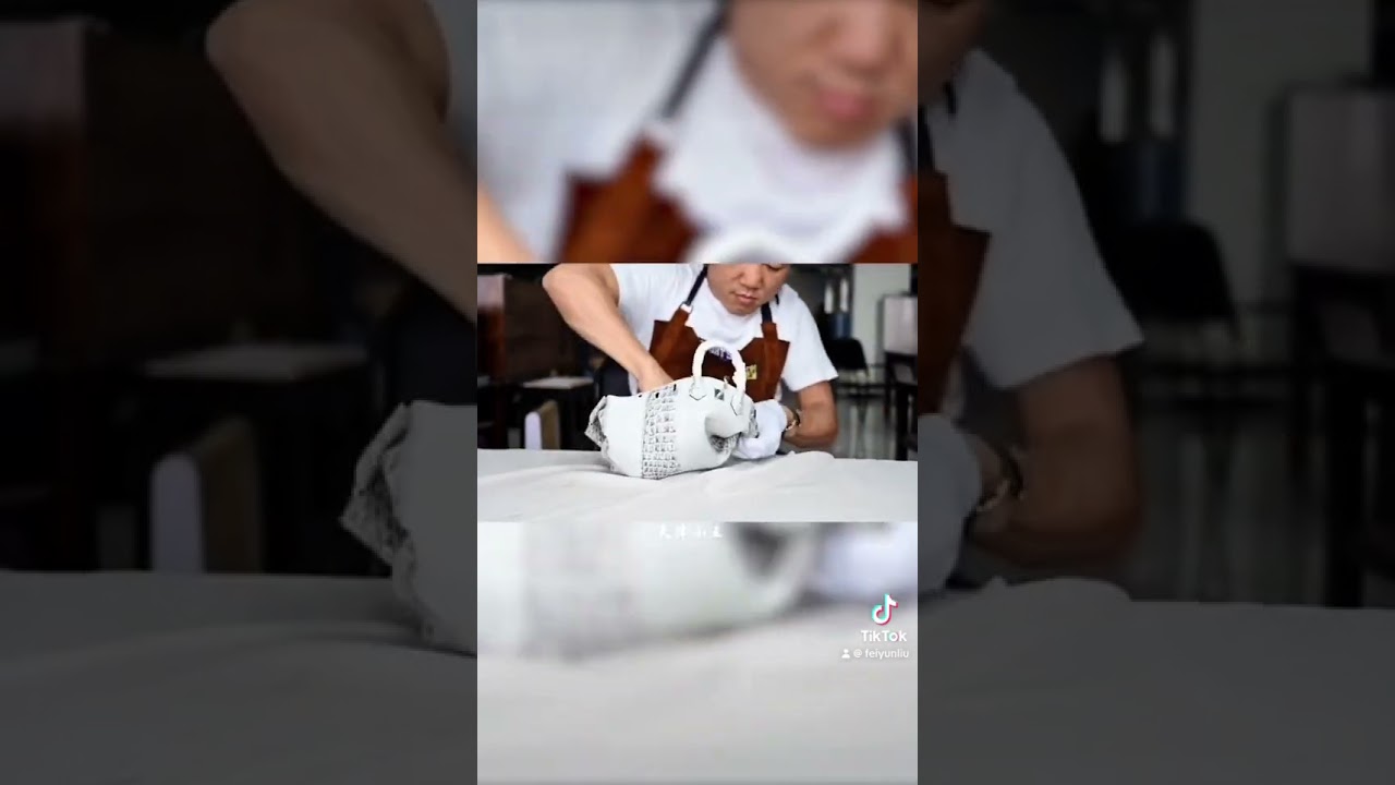 Crocodile skin material bag, we do better ourselves to reflect the value of this bag.