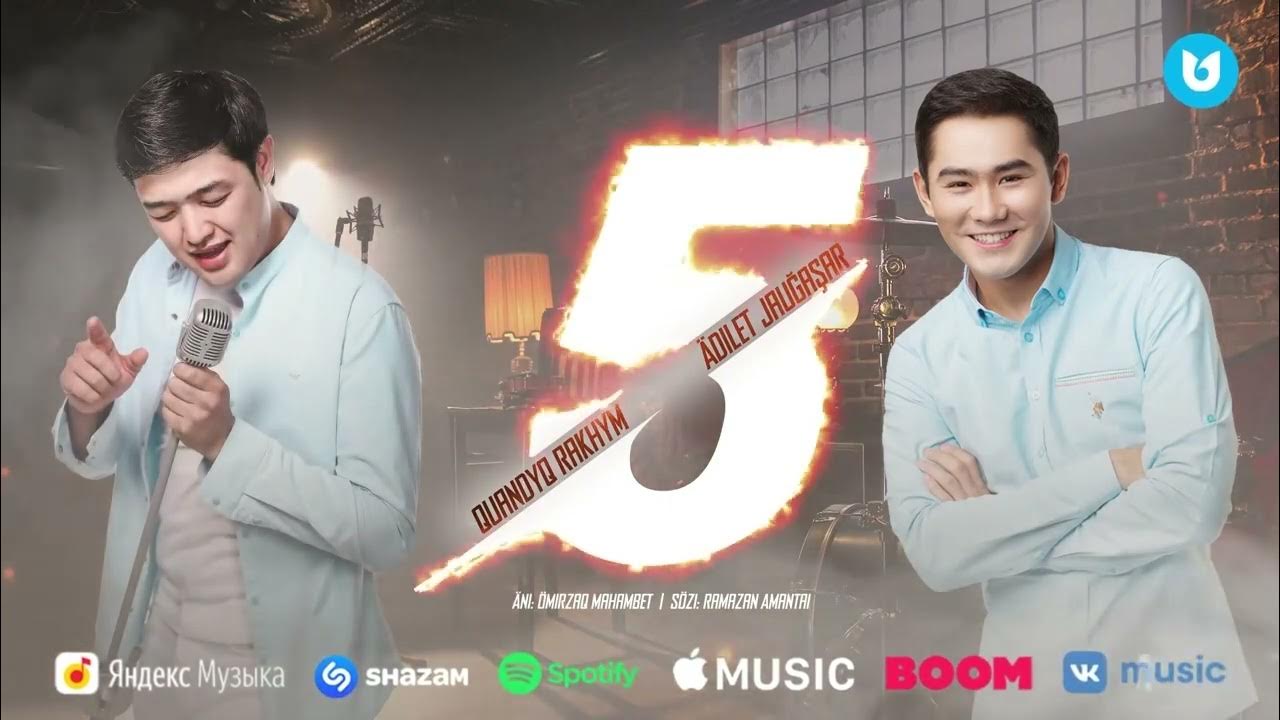 Қыздың мүлде жалаңаш кискасы бар Толық қара транссексуалдар