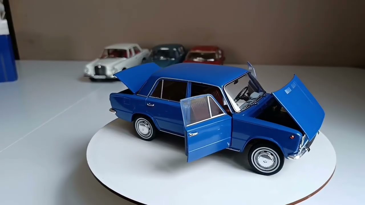 Fiat 124 1966 – Unforgettable Cars – Échelle 1/43 – Modèle Voiture Collection – ABADD155A