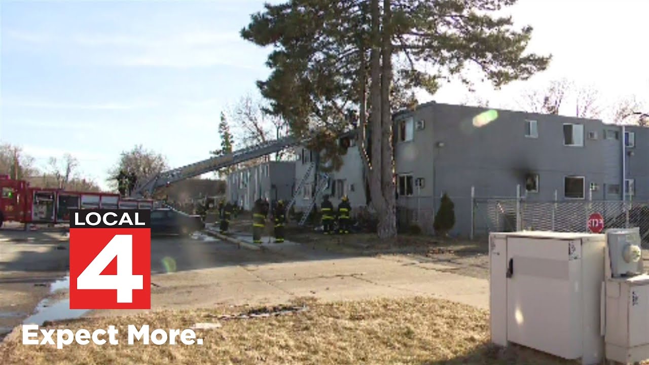 Fire crews battle apartment complex blaze on Detroit’s west side - YouTube