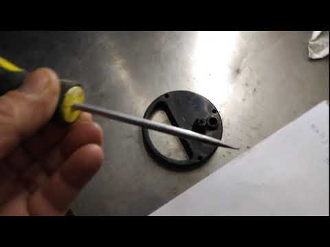 Регулировка давления насоса дизельной тепловой пушки манометром (бабушкин тонометр).