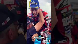 Gokil Begini Cara Marc Marquez Rayakan Kemenangn Sprint Dgn Fans Spanyol marcmarquez motogp