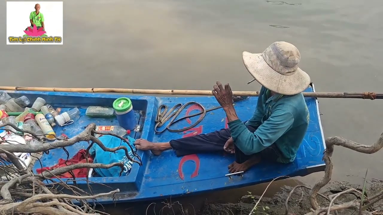 cuộc sống mưu sinh của nhửng nguời nhặt phế liệu trên sông