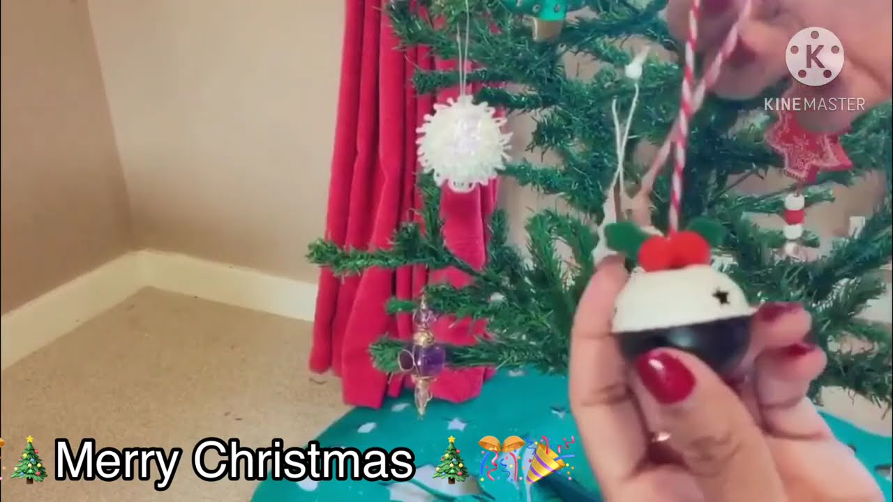 HOW TO DECORATE A PENCIL CHRISTMAS TREE How to decorate a skinny