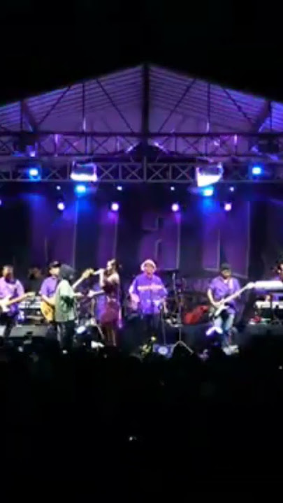 Biduan dangdut korban saweran, tapi enggak ada kapoknya #shorts #dangdut #nianmusicmakingurih