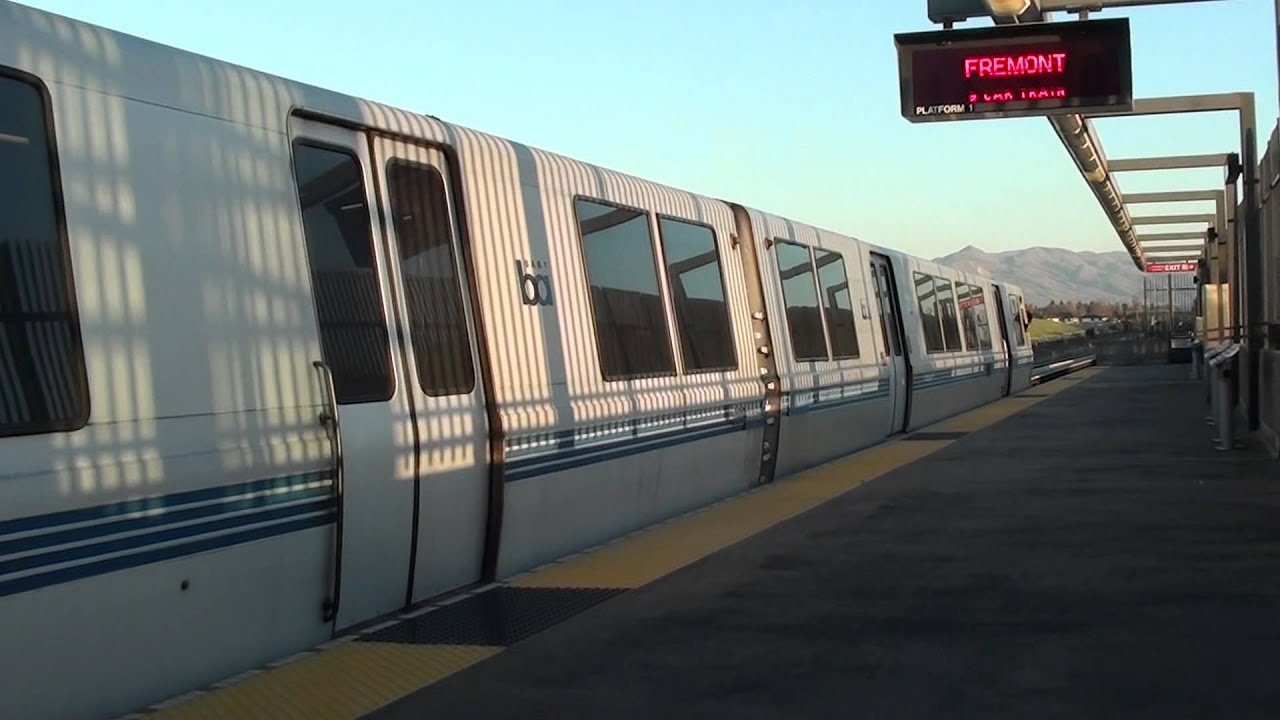 Fremont Train Arriving at Union City BART (HD)
