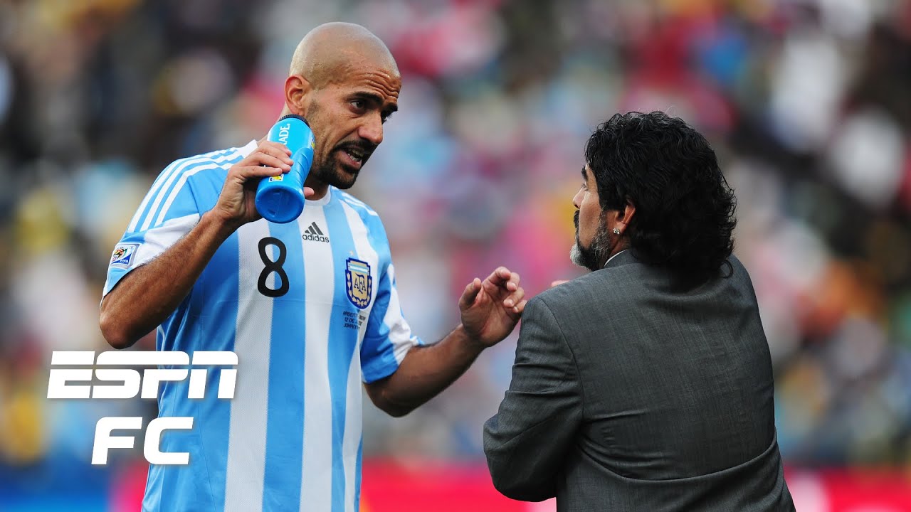 The time Diego Maradona got an entire stadium to cheer for unpopular Juan Sebastián Verón | ESPN FC