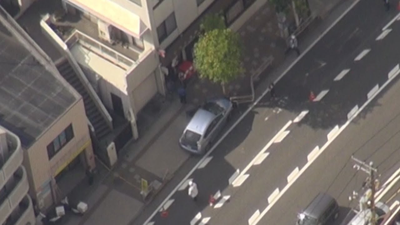 街路樹に車衝突 数人けが 歩道乗り上げ 横浜 Youtube