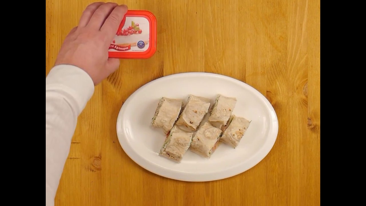 РУЛЕТ ИЗ ЛАВАША С ТВОРОЖНЫМ СЫРОМ И СЁМГОЙ