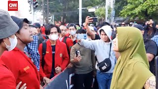 Unjuk Rasa Mahasiswa Berakhir Bentrok Dengan Pengguna Jalan