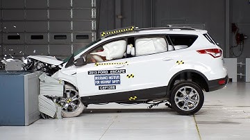 2013 Ford Escape moderate overlap IIHS crash test