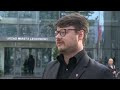 STADO DZIKÓW RUJNUJE TRAWNIKI MIĘDZY BLOKAMI [FAKTY TVN]
