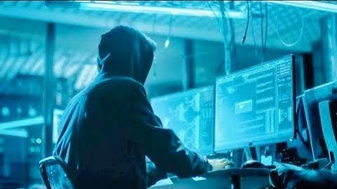هاكر بيخترق حسابات البنوك وبيمسح الديون اللي علي الفقراء وبيدمر الاقتصاد العالمي .. مسلسل Mr  Robot