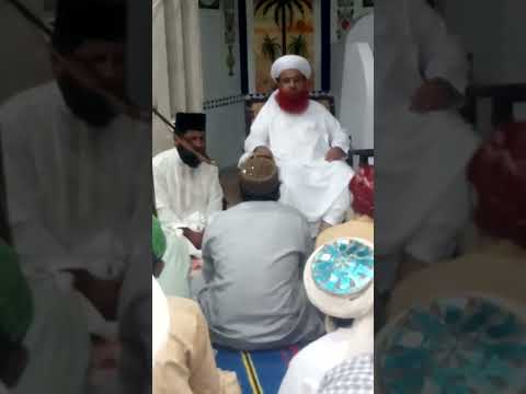قاری محمداکرم سیالوی تلاوت القرآن پاک کرتےہوۓ