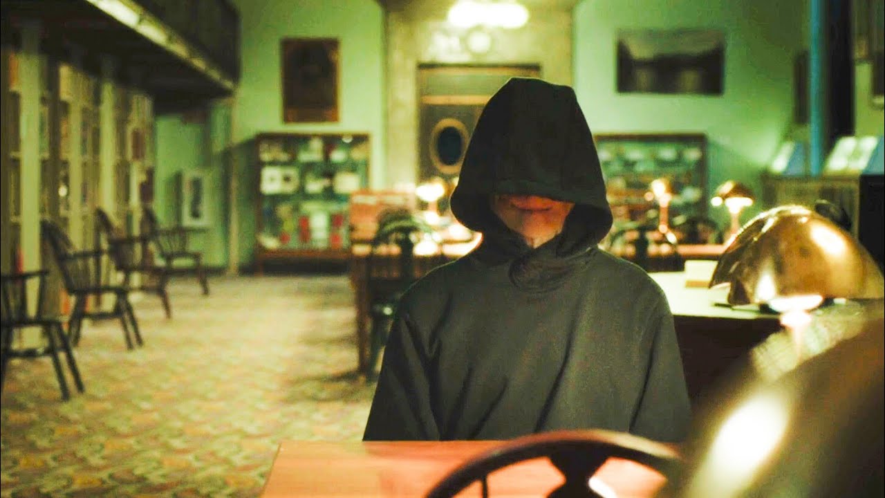 Если узнаешь его имя - умрешь. Лучше не произноси его, иначе он придет ...