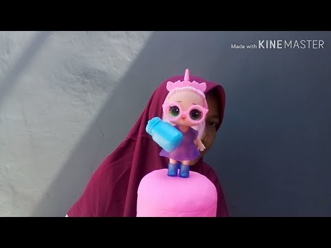 LOL Surprise FAKE vs REAL DOLLS?? UNICORN Pearl Surprise Ball Opening | Toy Caboodle. 