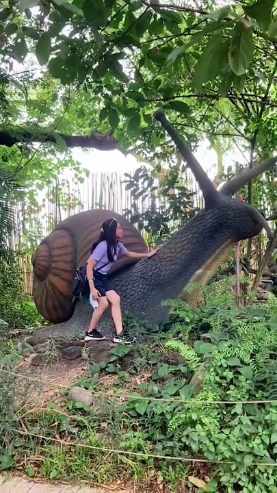 SUPER GIANT SNAIL 😳😳😳