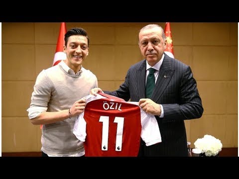 Özil, criticado por una foto con el presidente turco, deja la selección alemana Mexico 24-horas